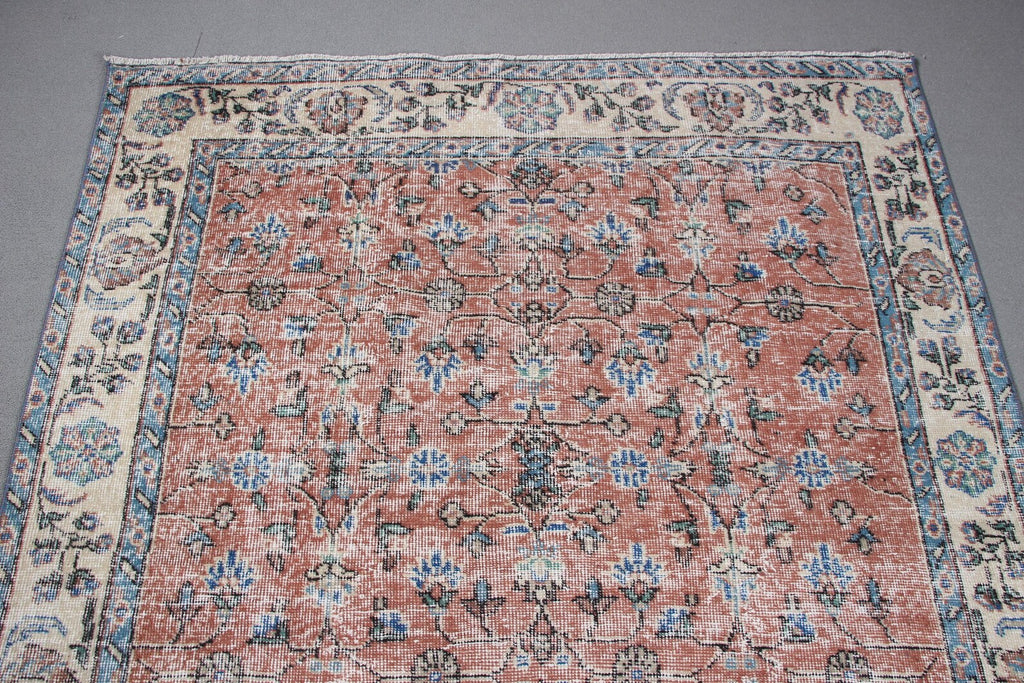 Vintage Turkish Accent Area rug 4.9 x 7.7 ft