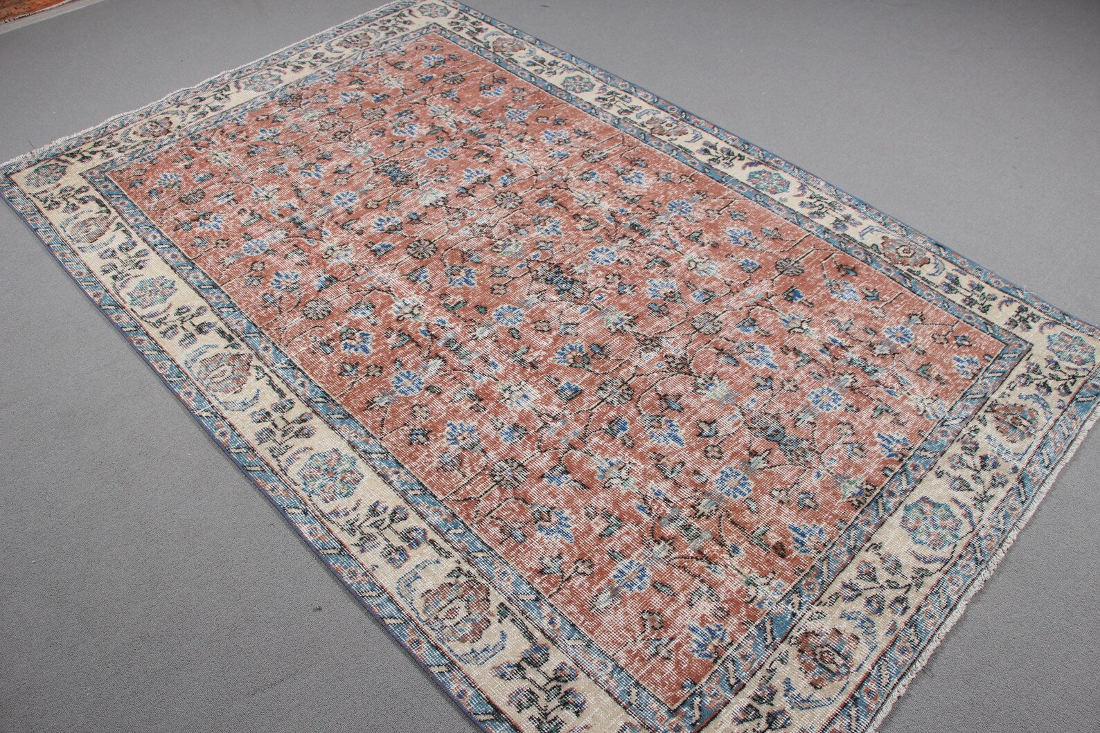 Vintage Turkish Accent Area rug 4.9 x 7.7 ft