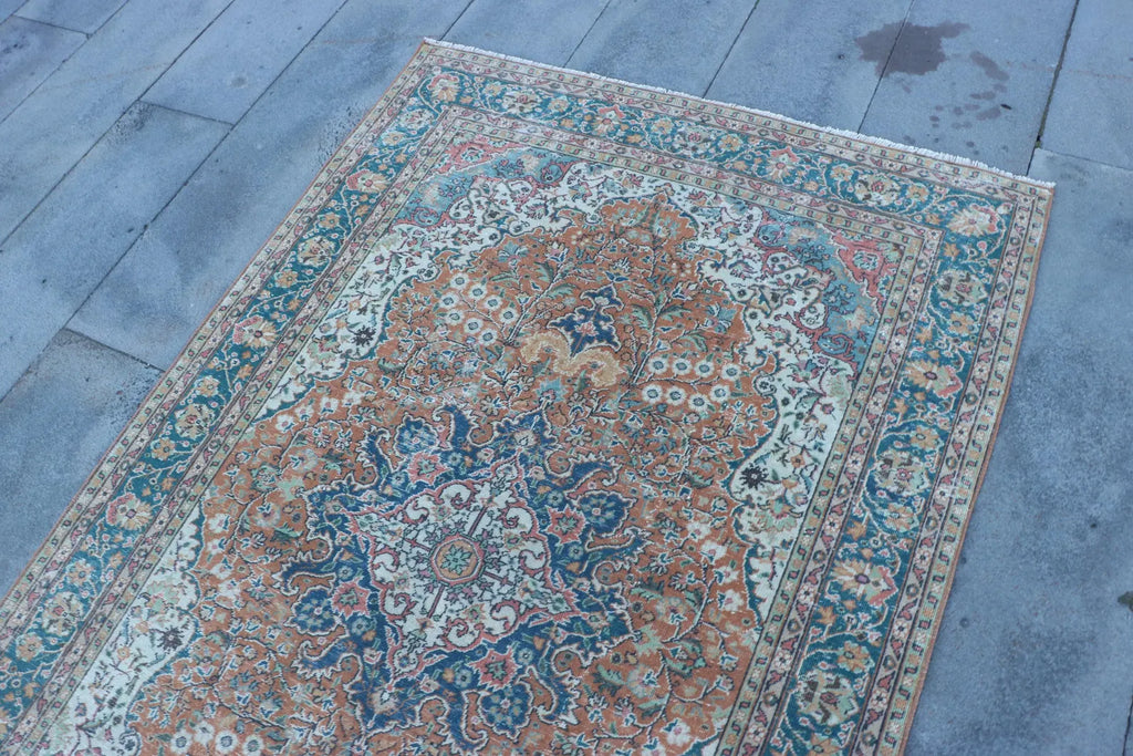 Vintage Turkish Accent Area rug 4.2 x 6.4 ft