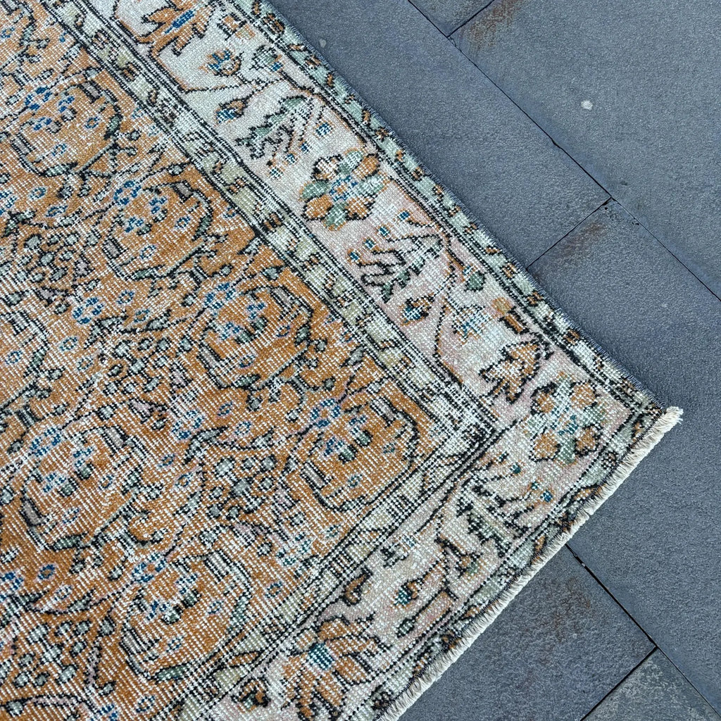 XL Vintage Turkish Accent Area Rug 5.5 x 9.2 ft