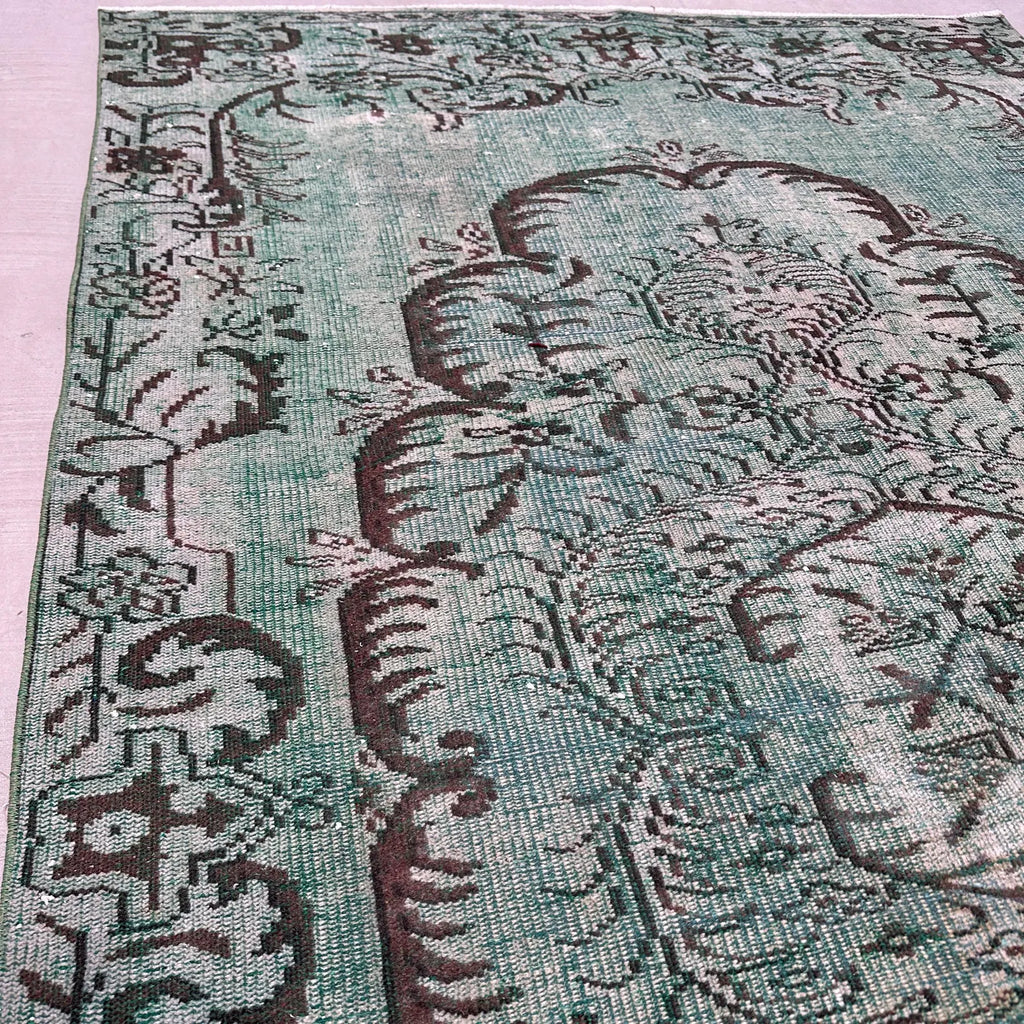 XL Vintage Turkish Accent Area rug 5.5 x 7.8 ft