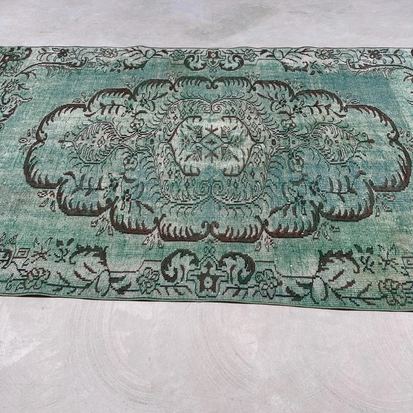 XL Vintage Turkish Accent Area rug 5.5 x 7.8 ft