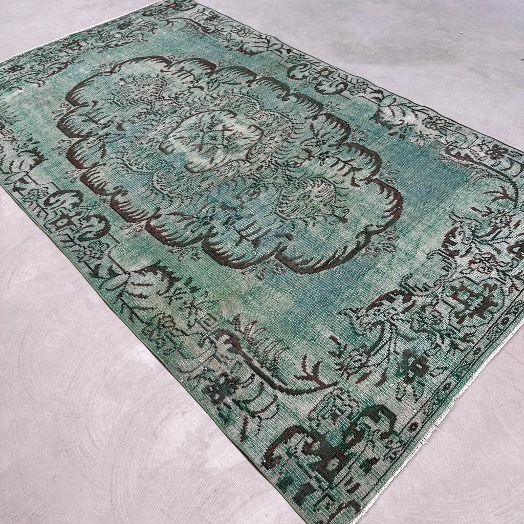 XL Vintage Turkish Accent Area rug 5.5 x 7.8 ft