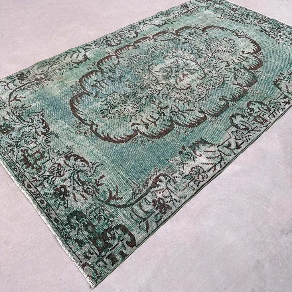XL Vintage Turkish Accent Area rug 5.5 x 7.8 ft