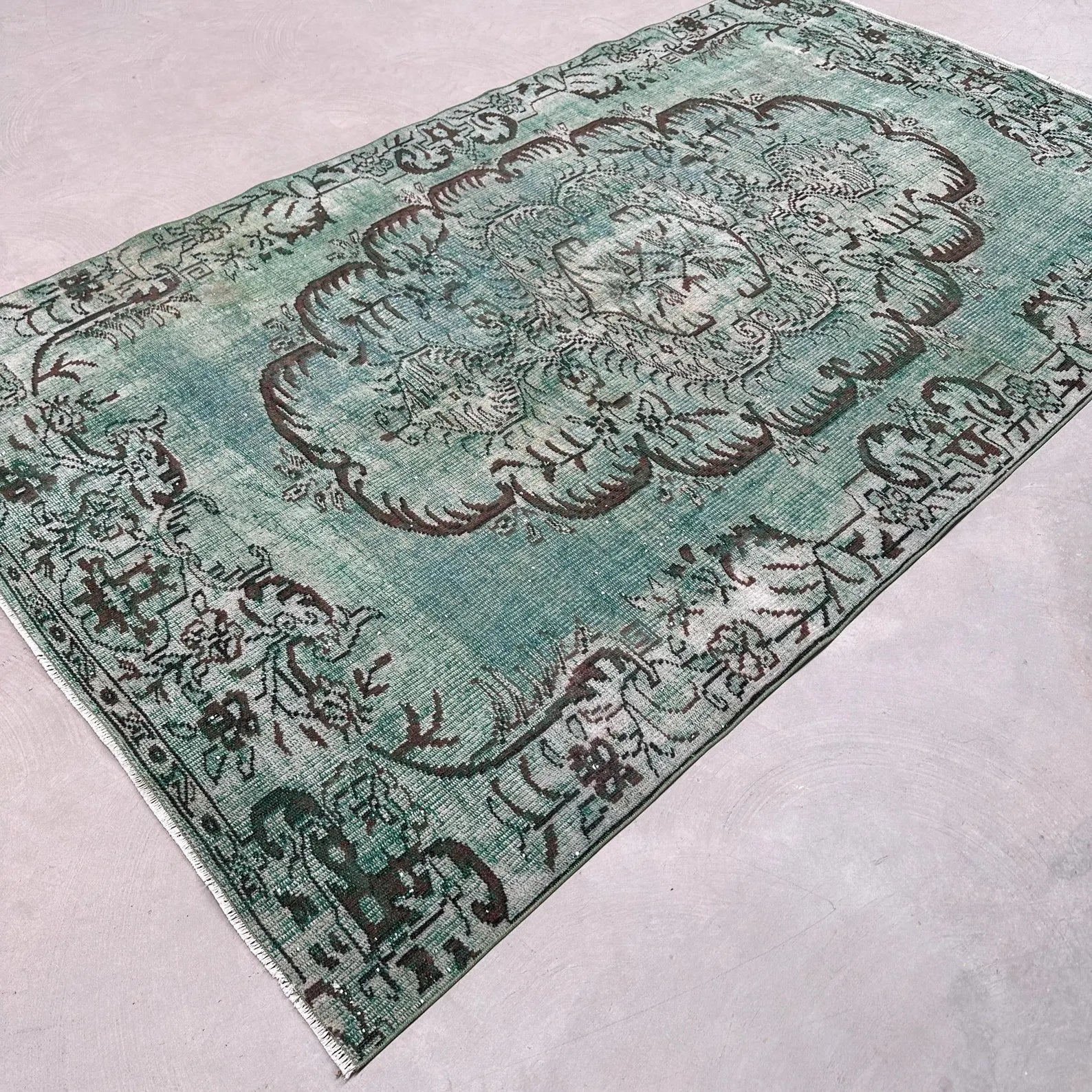 XL Vintage Turkish Accent Area rug 5.5 x 7.8 ft