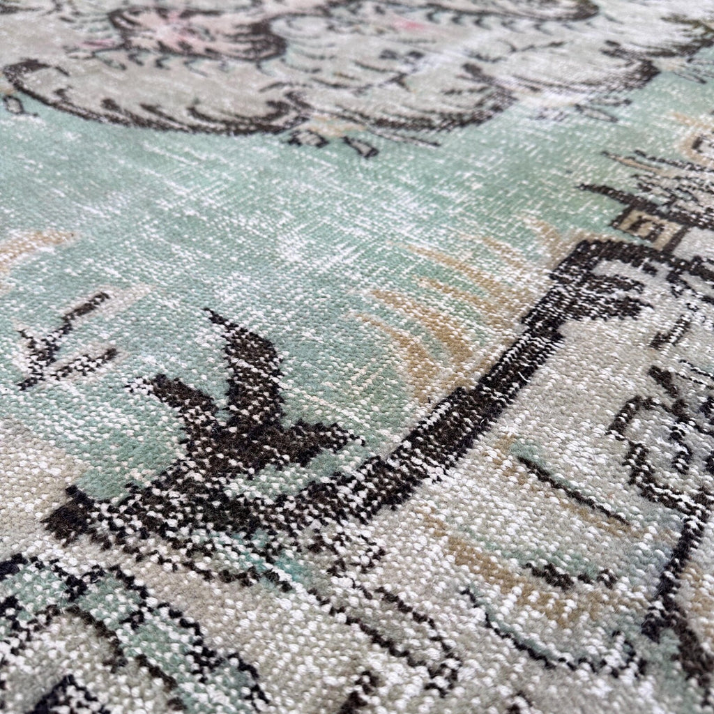 XL Vintage Turkish Accent Area Rug 5.4 x 8.8 ft