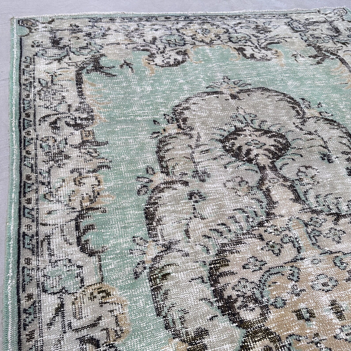 XL Vintage Turkish Accent Area Rug 5.4 x 8.8 ft