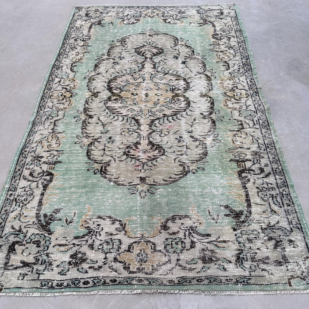 XL Vintage Turkish Accent Area Rug 5.4 x 8.8 ft