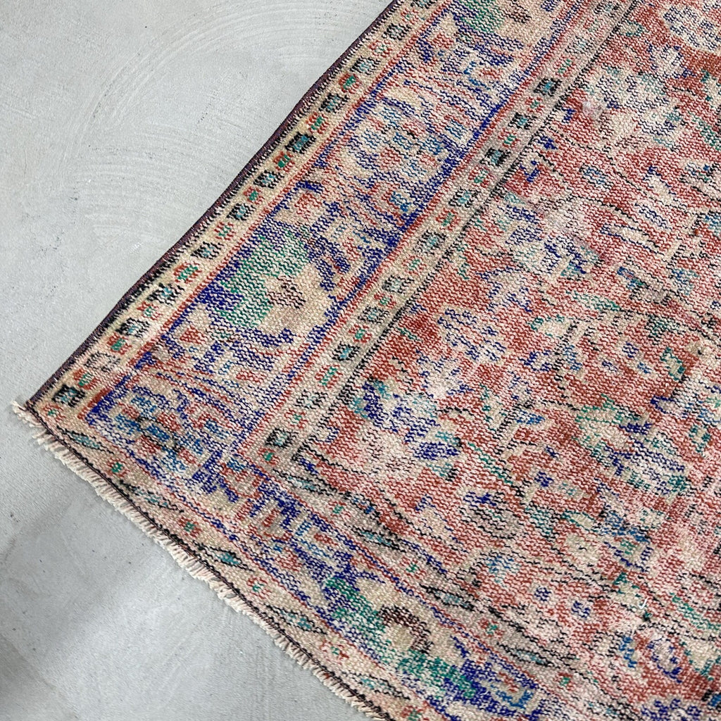 XL Vintage Turkish Accent Area Rug 4.9 x 8.4 ft