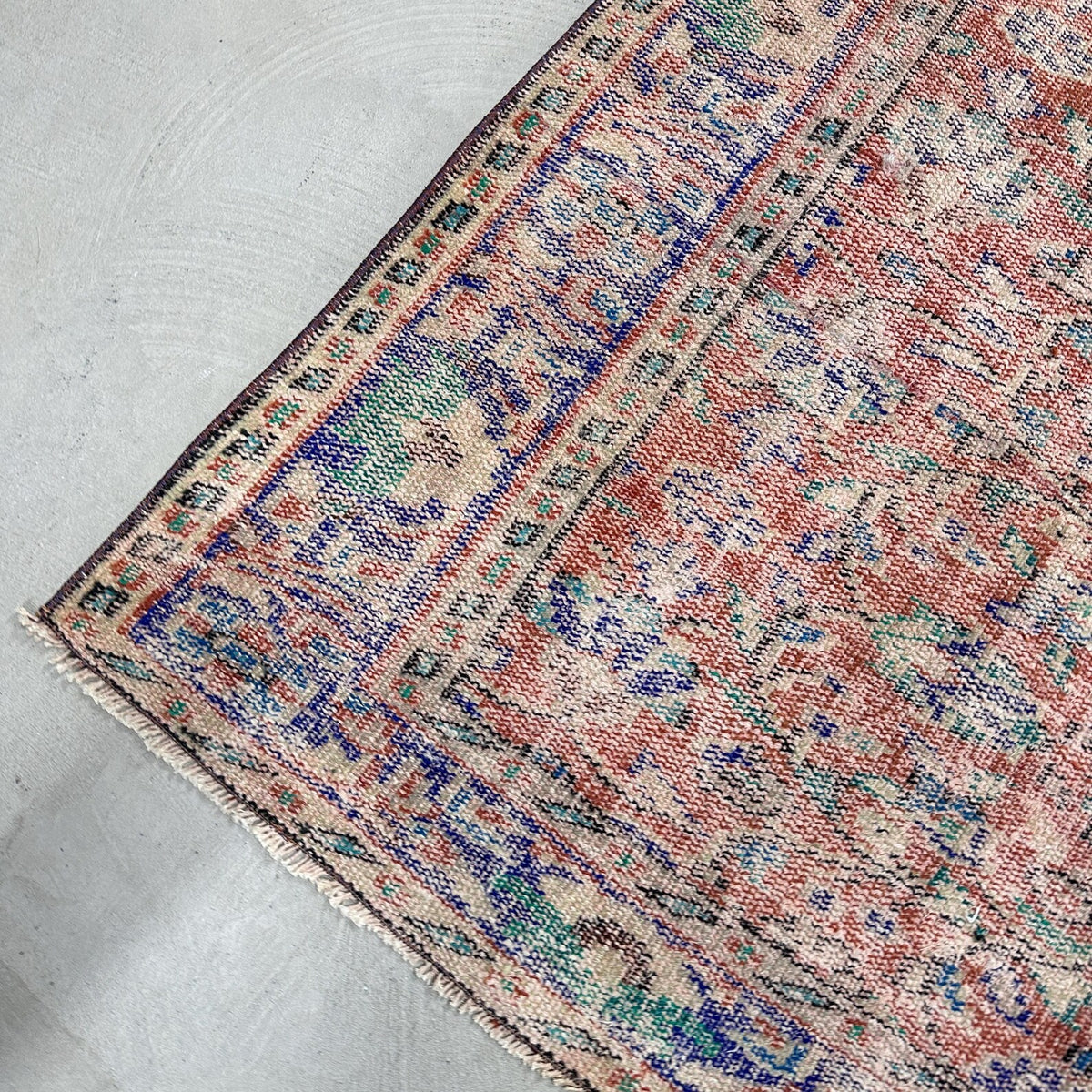 XL Vintage Turkish Accent Area Rug 4.9 x 8.4 ft