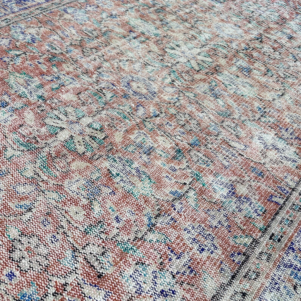 XL Vintage Turkish Accent Area Rug 4.9 x 8.4 ft