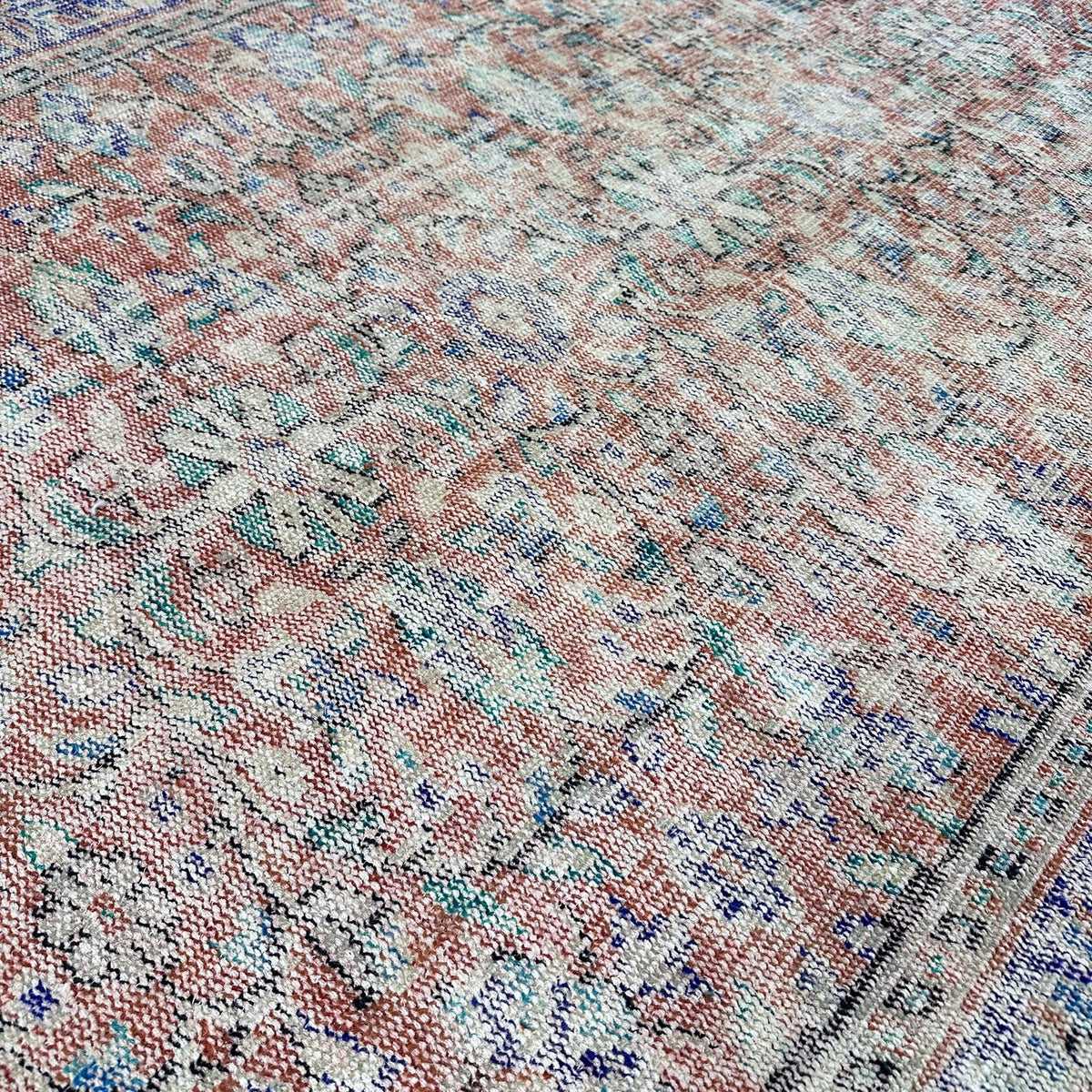 XL Vintage Turkish Accent Area Rug 4.9 x 8.4 ft