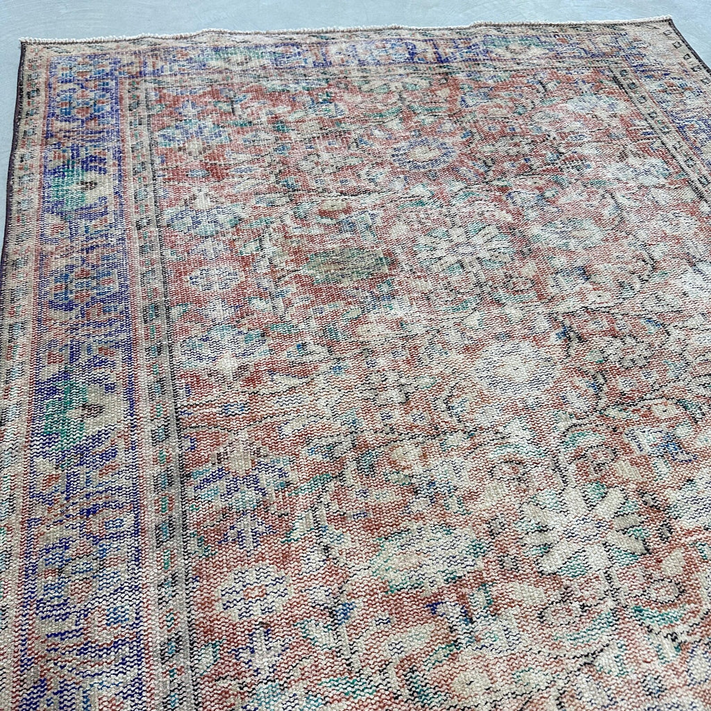 XL Vintage Turkish Accent Area Rug 4.9 x 8.4 ft