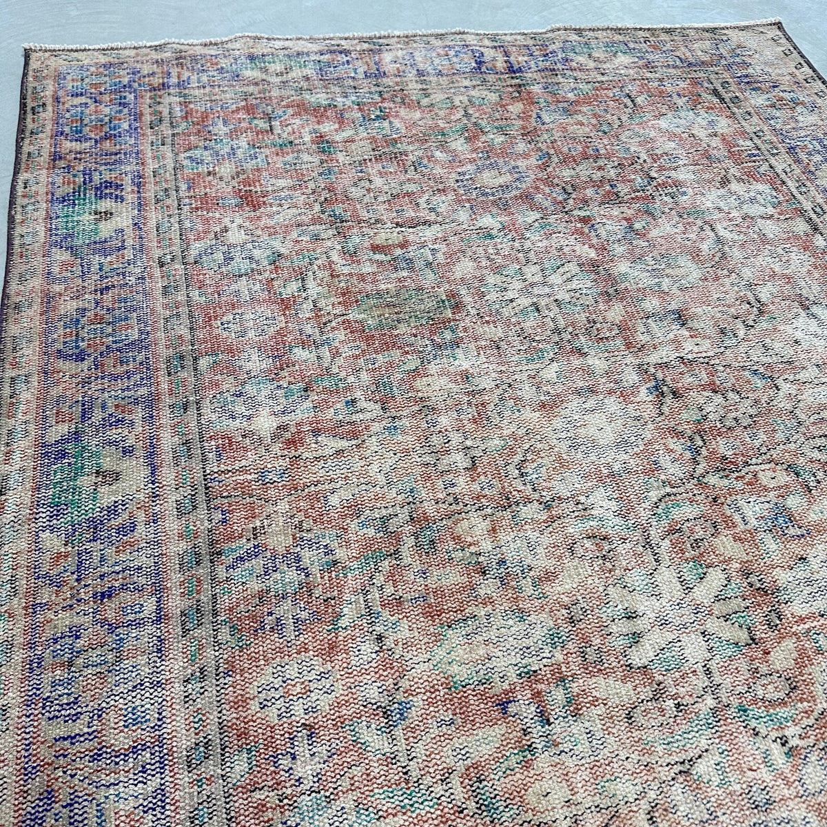 XL Vintage Turkish Accent Area Rug 4.9 x 8.4 ft