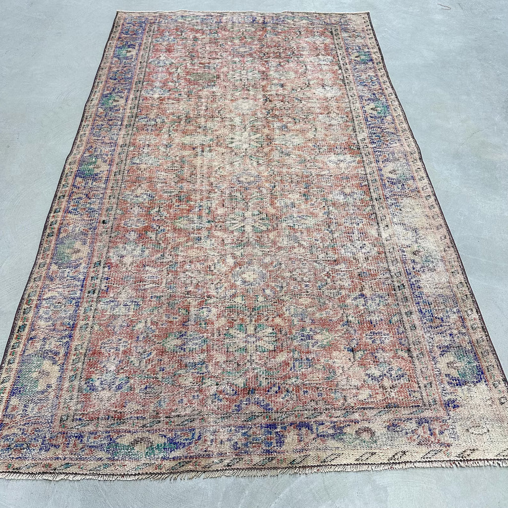 XL Vintage Turkish Accent Area Rug 4.9 x 8.4 ft