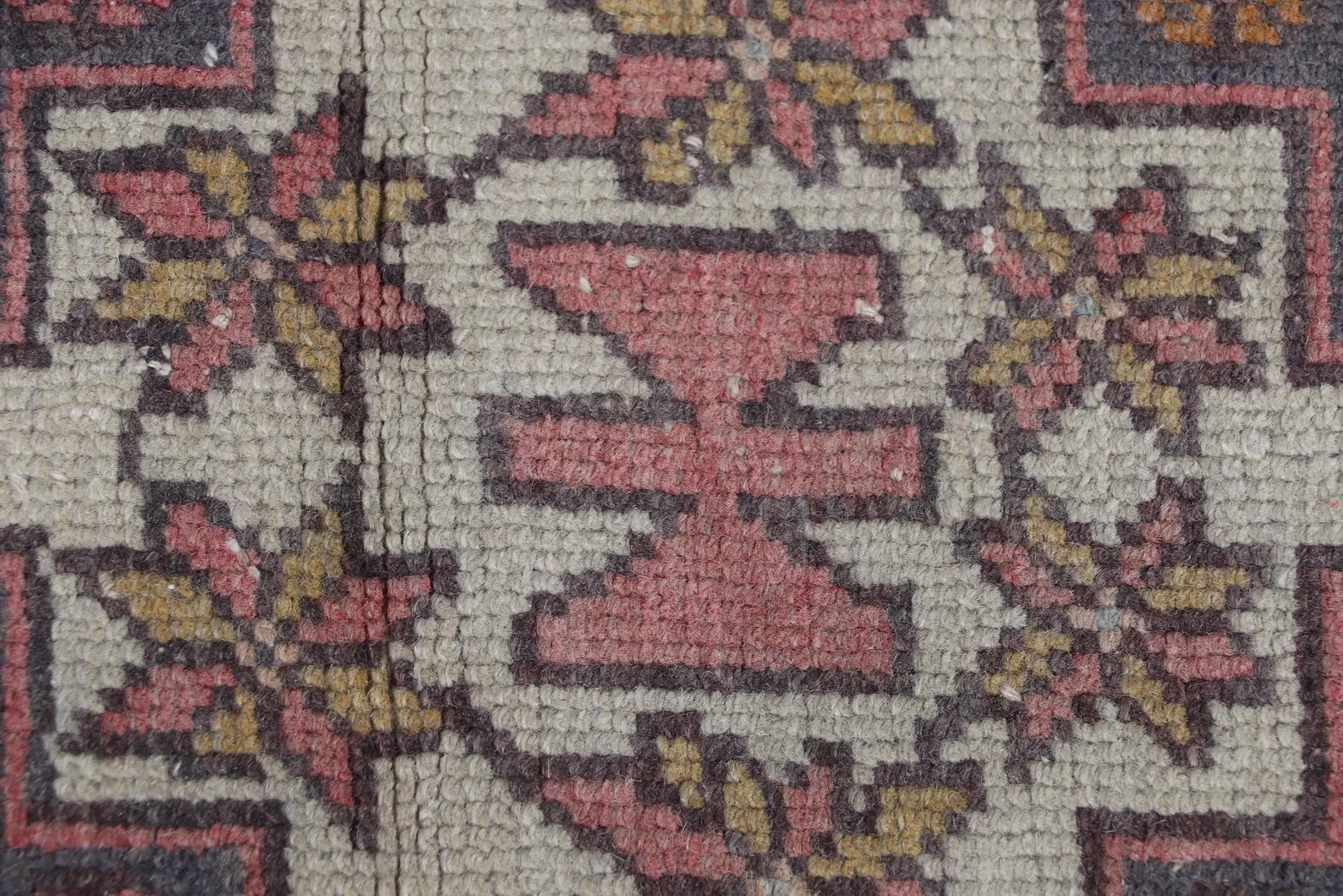 Vintage Turkish Accent Area rug 3.8 x 5.4 ft