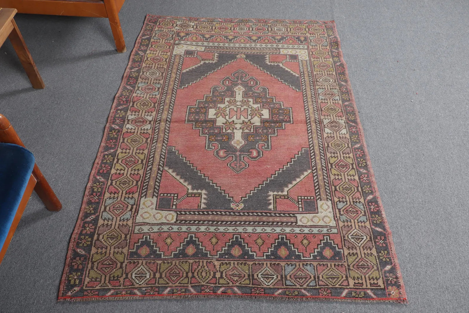 Vintage Turkish Accent Area rug 3.8 x 5.4 ft