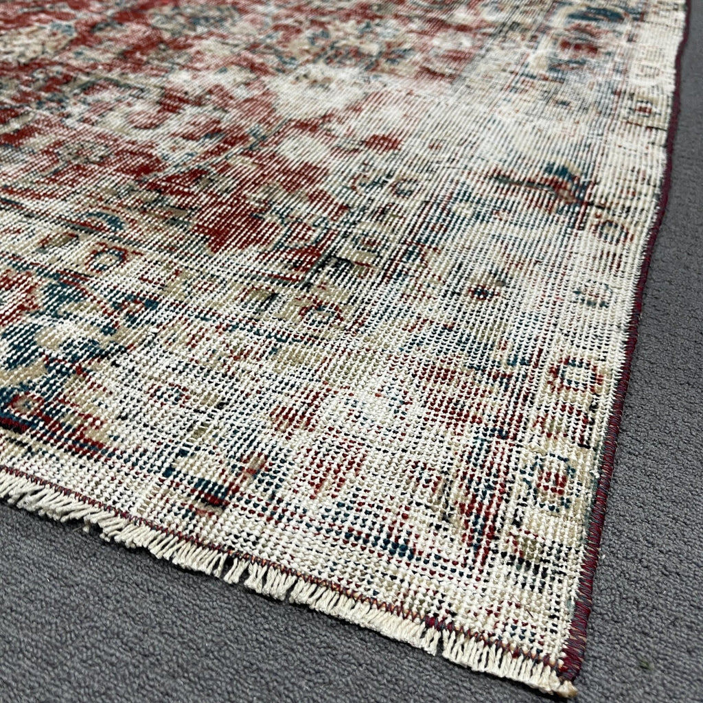 XL Vintage Turkish Accent Area rug 5.3 x 8.3 ft