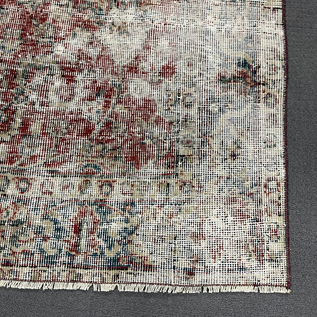 XL Vintage Turkish Accent Area rug 5.3 x 8.3 ft