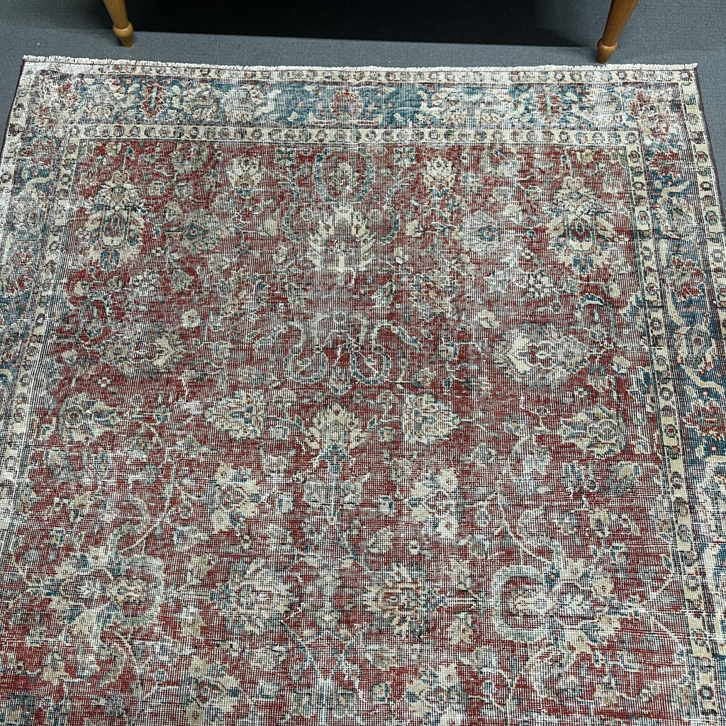 XL Vintage Turkish Accent Area rug 5.3 x 8.3 ft