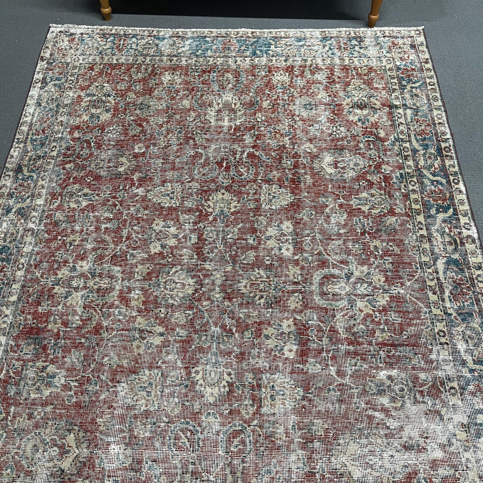 XL Vintage Turkish Accent Area rug 5.3 x 8.3 ft