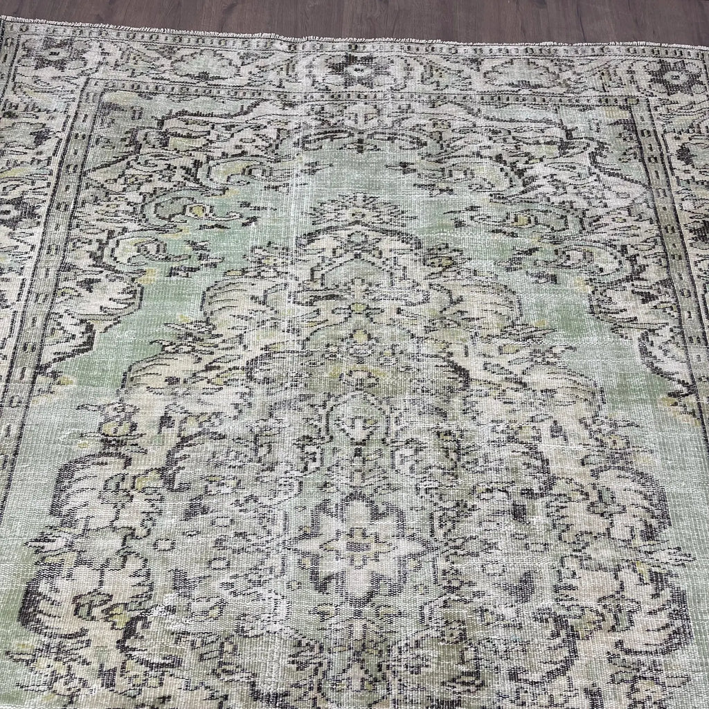 XL Vintage Turkish Accent Area Rug 6 x 9.3 ft