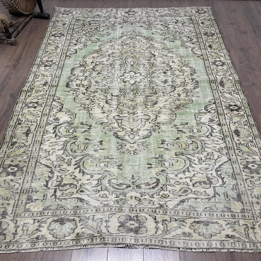 XL Vintage Turkish Accent Area Rug 6 x 9.3 ft