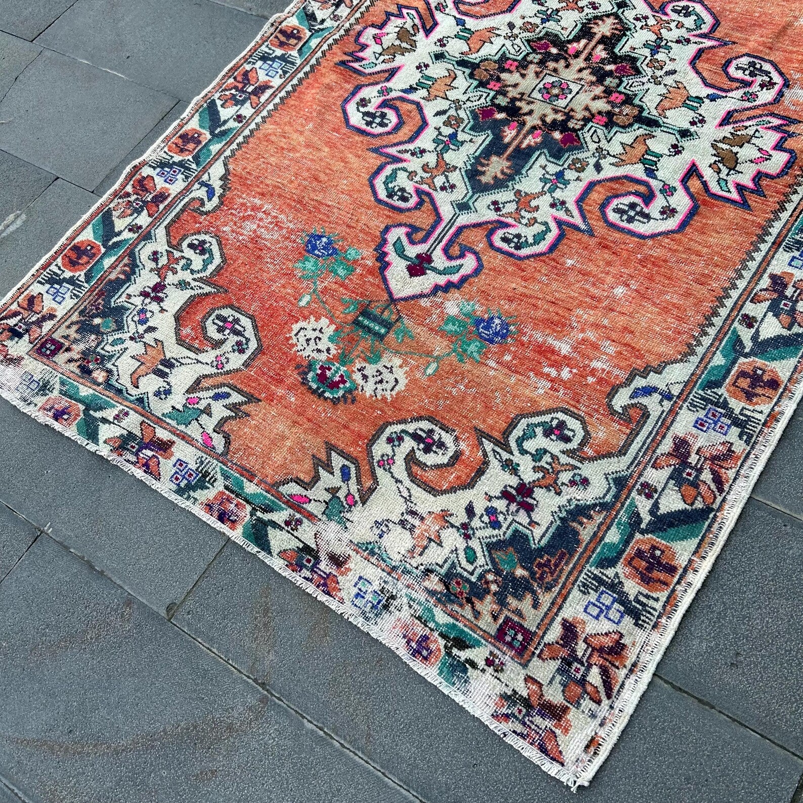 Vintage Turkish Accent Area rug 4.5 x 7.4 ft
