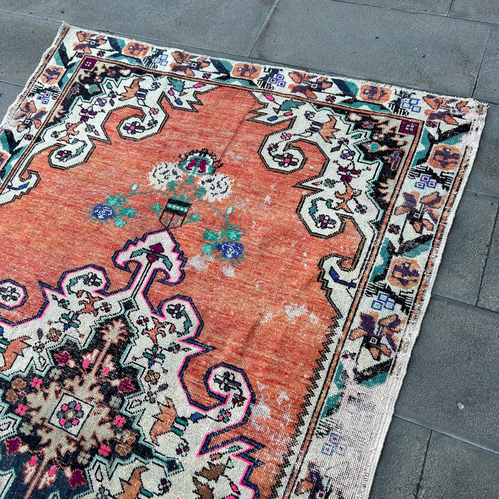 Vintage Turkish Accent Area rug 4.5 x 7.4 ft