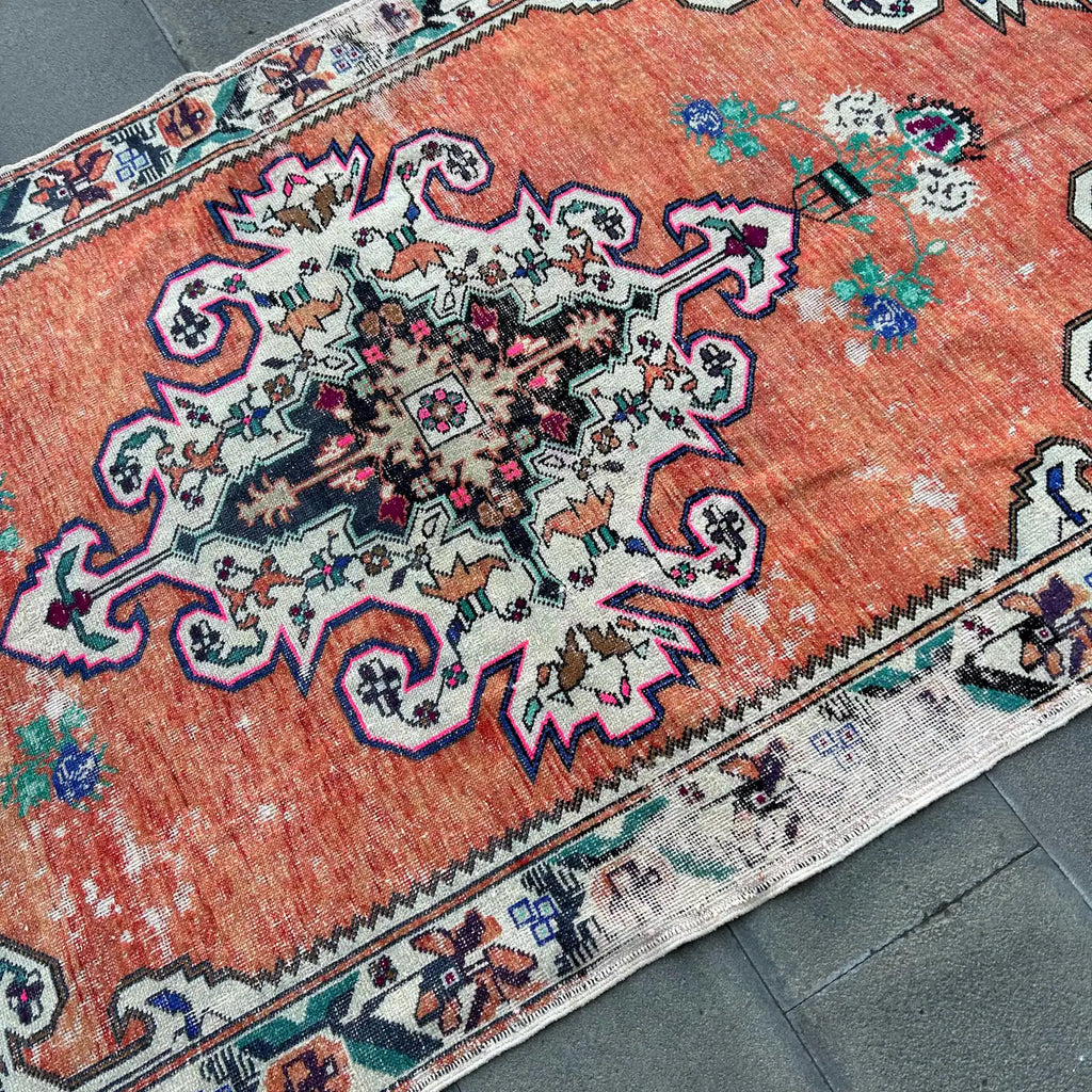 Vintage Turkish Accent Area rug 4.5 x 7.4 ft