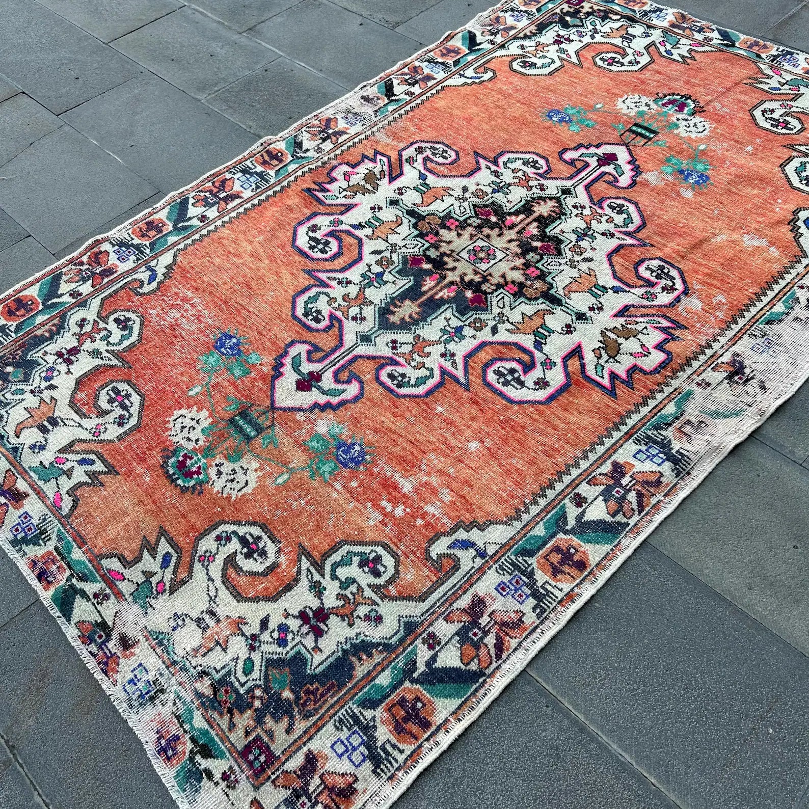 Vintage Turkish Accent Area rug 4.5 x 7.4 ft