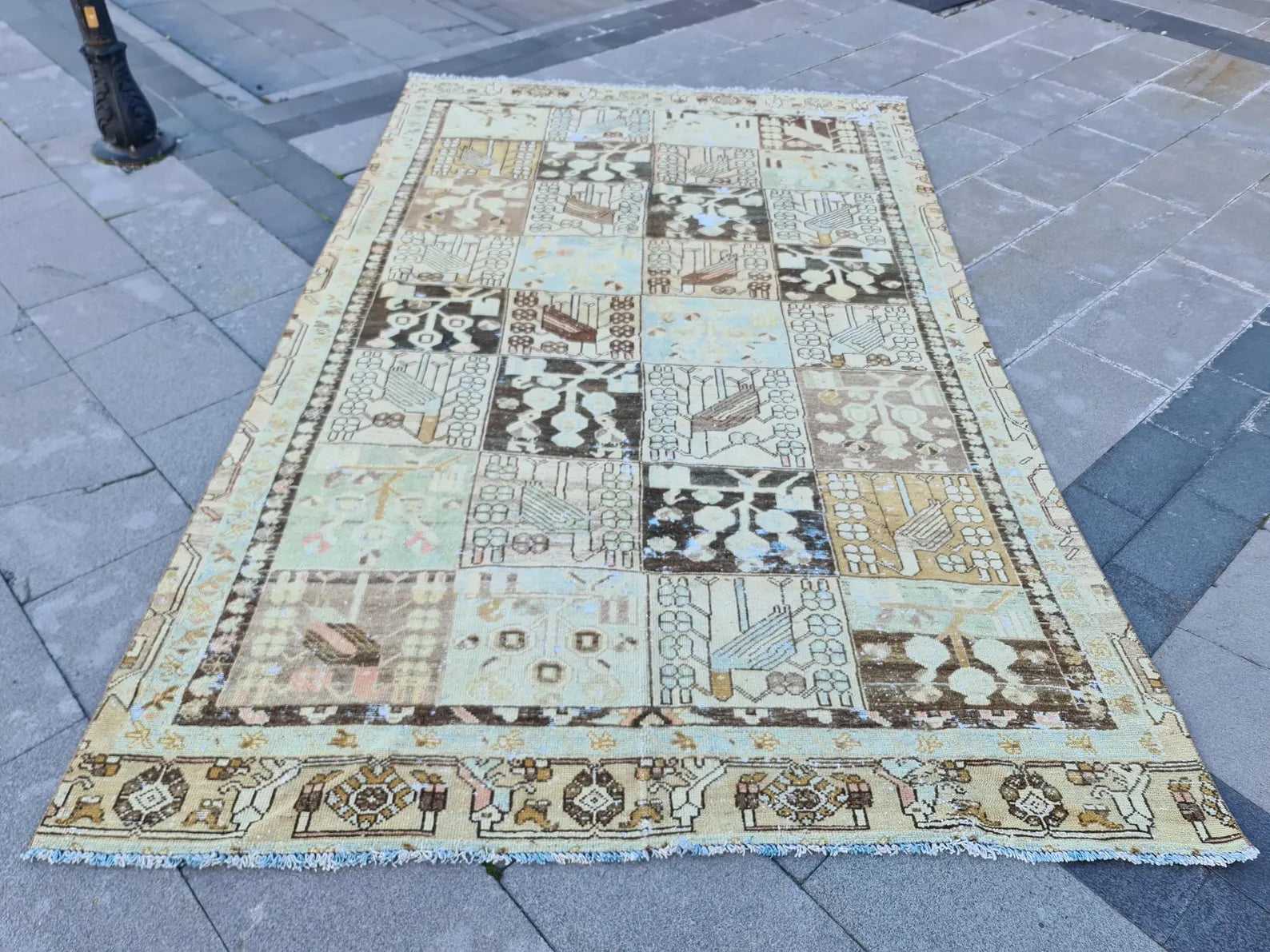 XL Vintage Turkish Accent Area rug 5.7 x 9.3 ft
