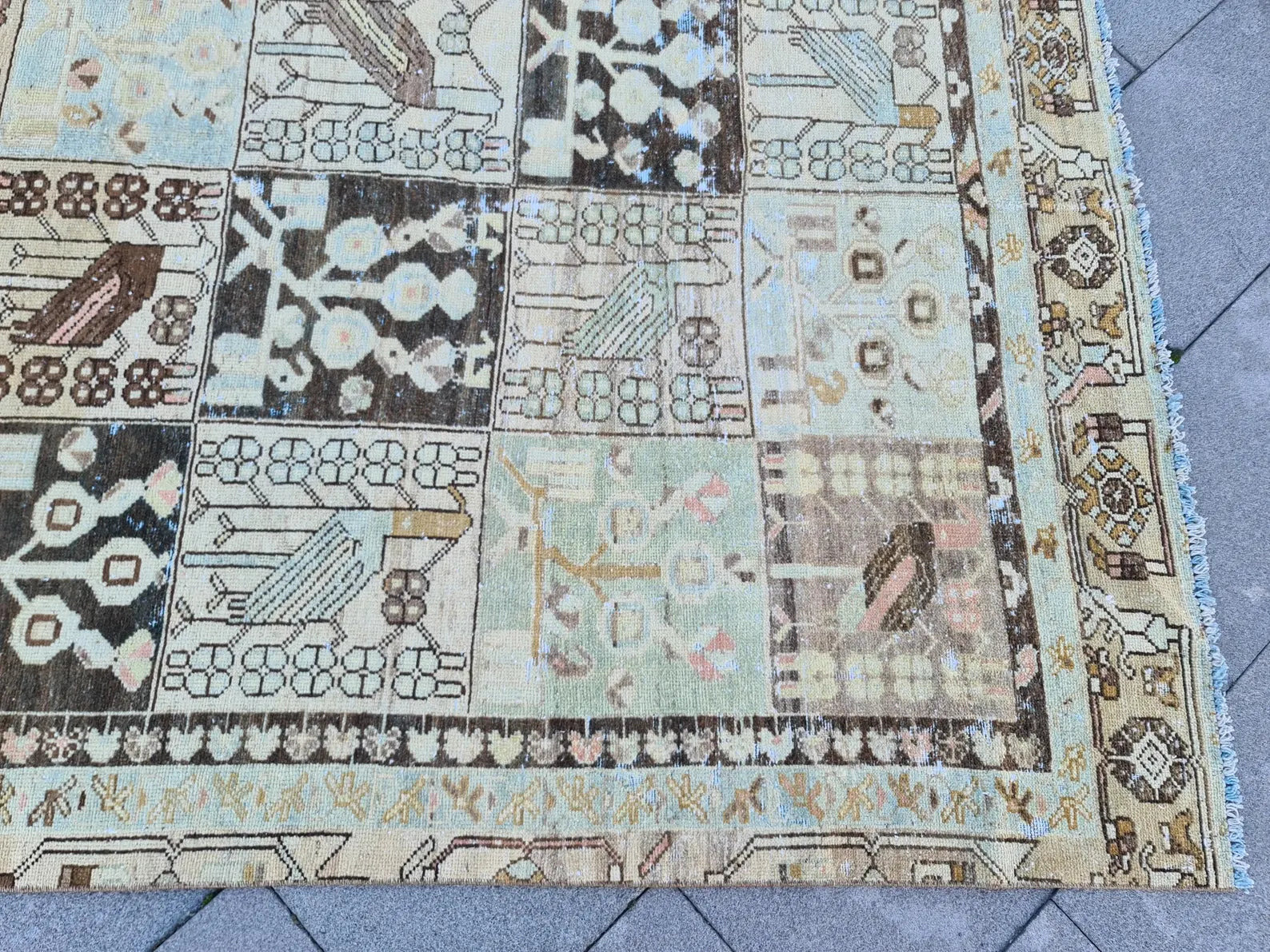 XL Vintage Turkish Accent Area rug 5.7 x 9.3 ft