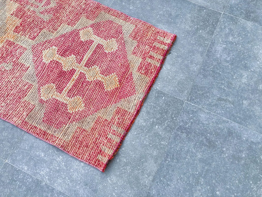 Vintage Turkish Accent Area rug 2.5 x 4.9 ft