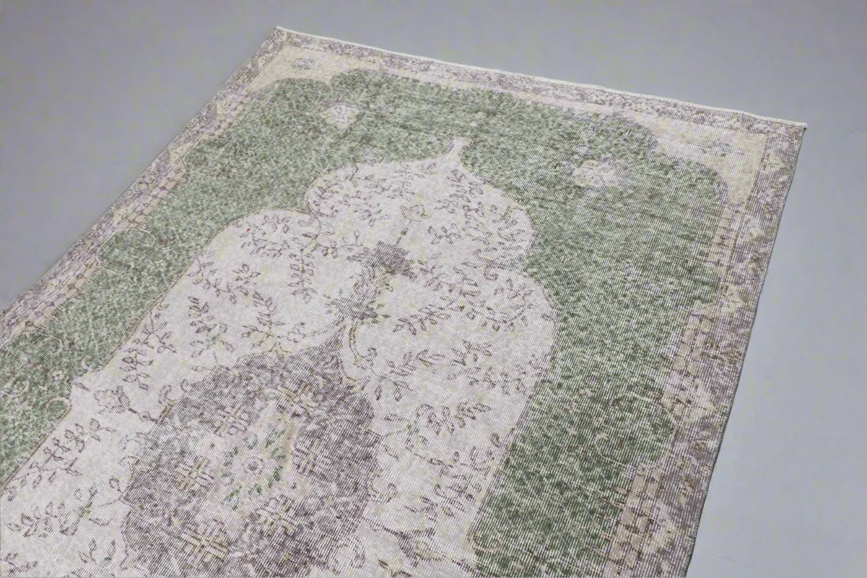 XL Vintage Turkish Accent Area Rug 5.4 x 8.9 ft