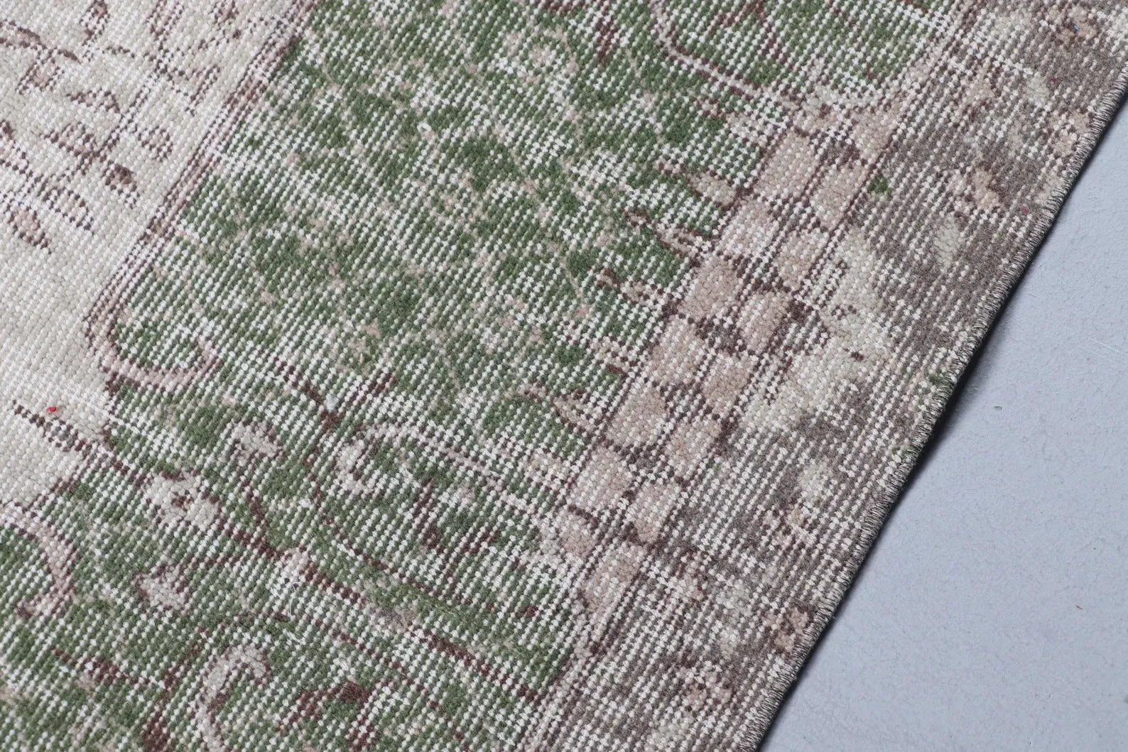 XL Vintage Turkish Accent Area Rug 5.4 x 8.9 ft