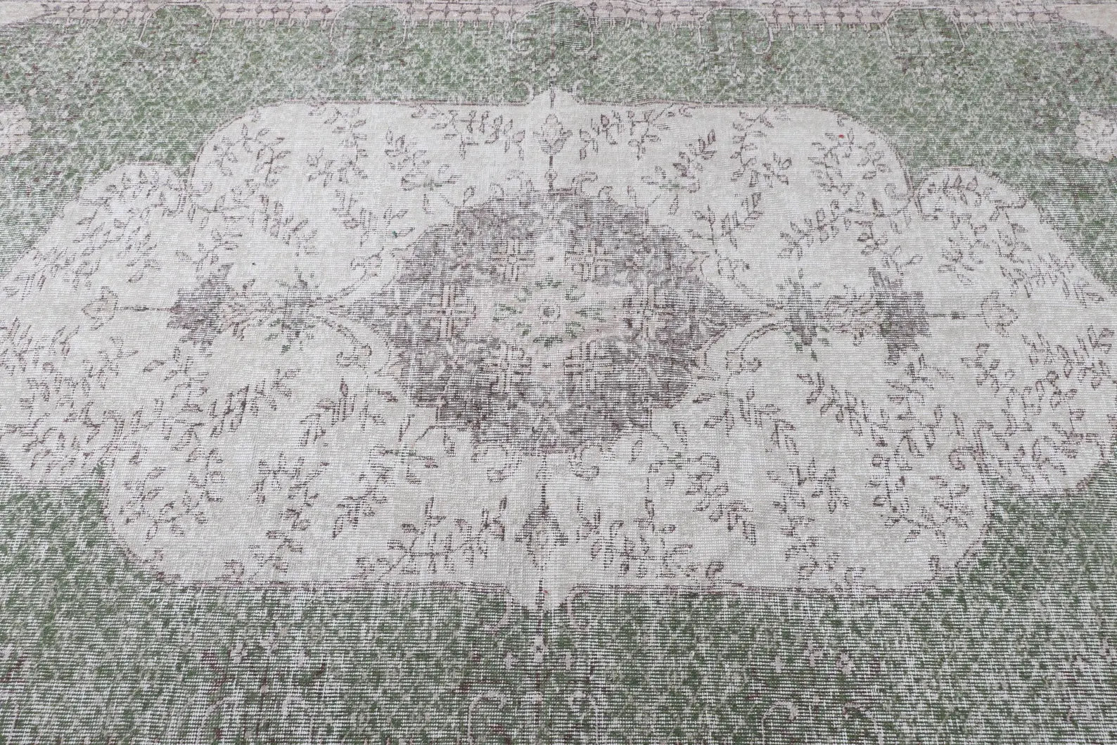 XL Vintage Turkish Accent Area Rug 5.4 x 8.9 ft