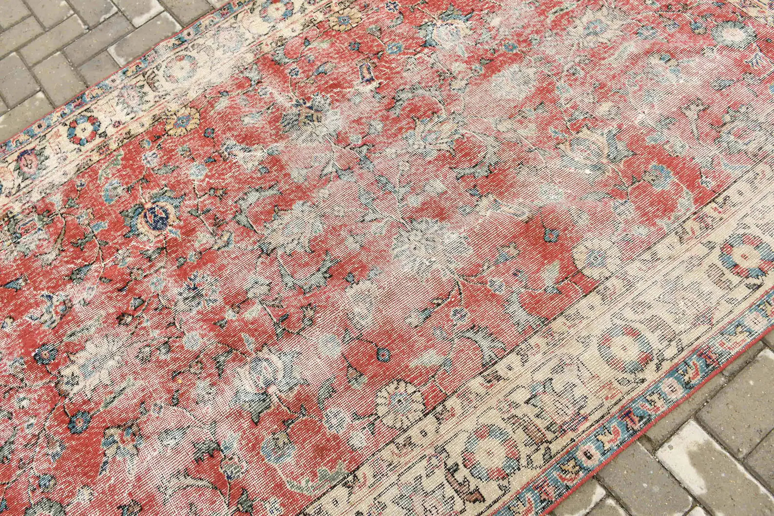 Vintage Turkish Accent Area rug 4.8 x 7.8 ft