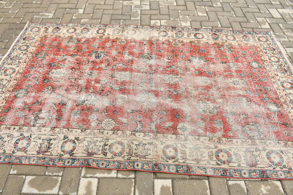 Vintage Turkish Accent Area rug 4.8 x 7.8 ft