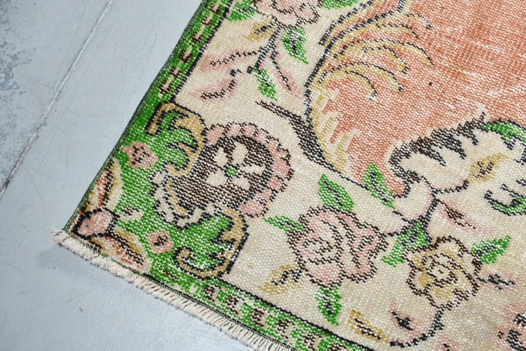 Vintage Turkish Accent Area rug 4.9 x 8.7 ft