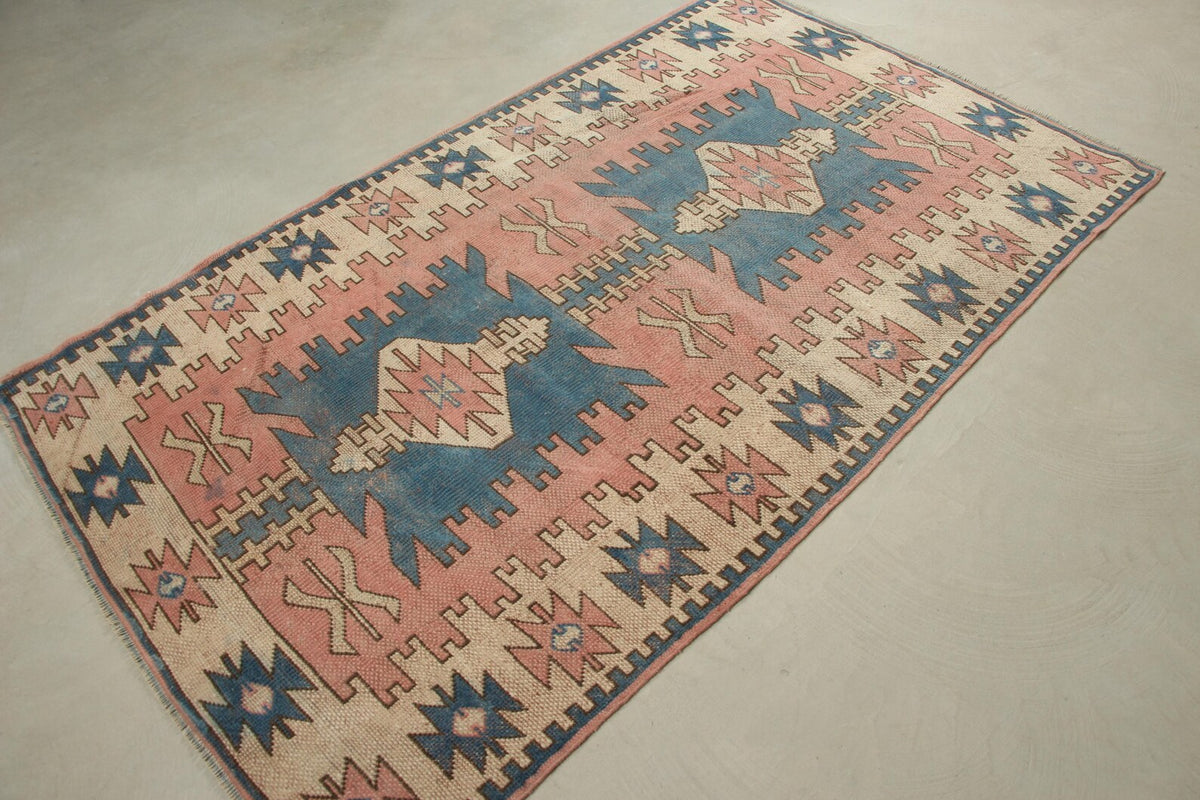 Vintage Turkish Accent Area rug 4 x 6.7 ft