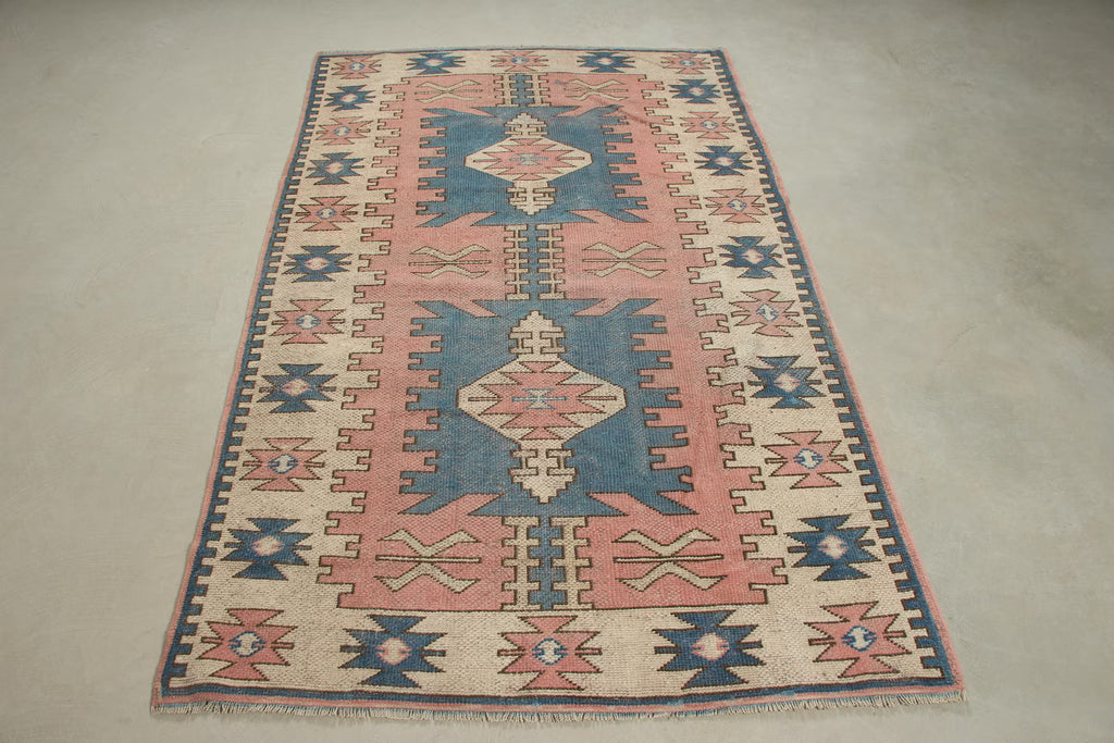 Vintage Turkish Accent Area rug 4 x 6.7 ft
