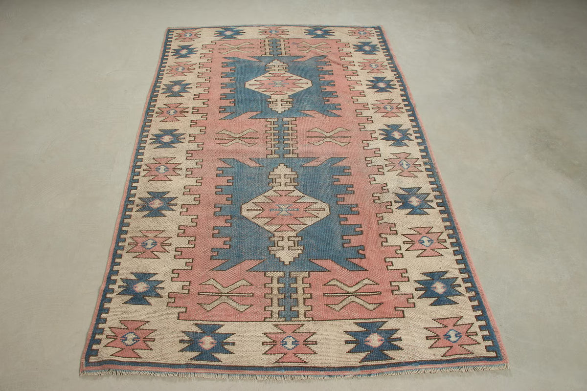 Vintage Turkish Accent Area rug 4 x 6.7 ft