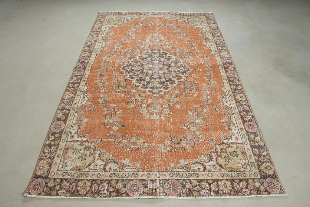Vintage Turkish Accent Area rug 4.8 x 8.1 ft