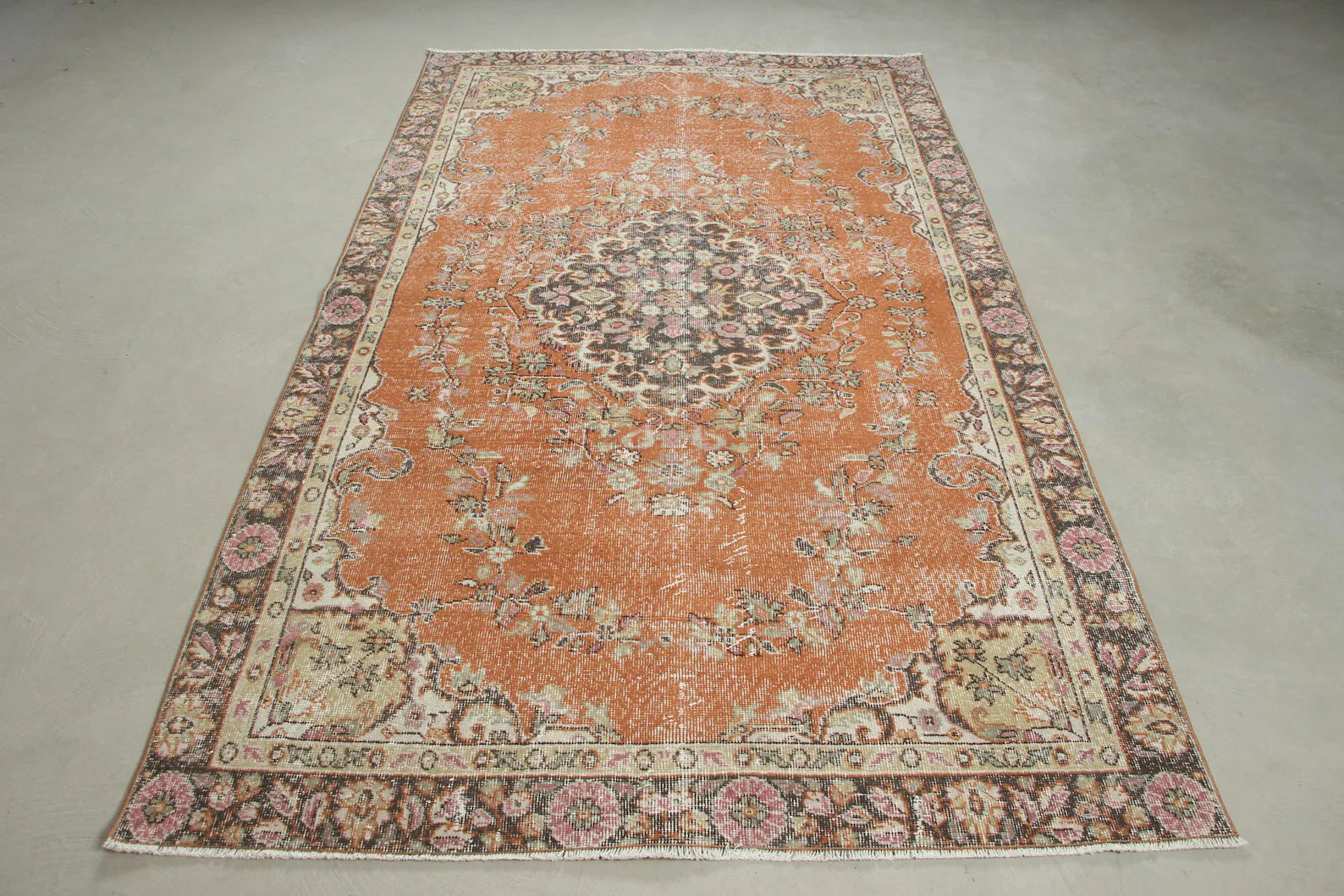 Vintage Turkish Accent Area rug 4.8 x 8.1 ft