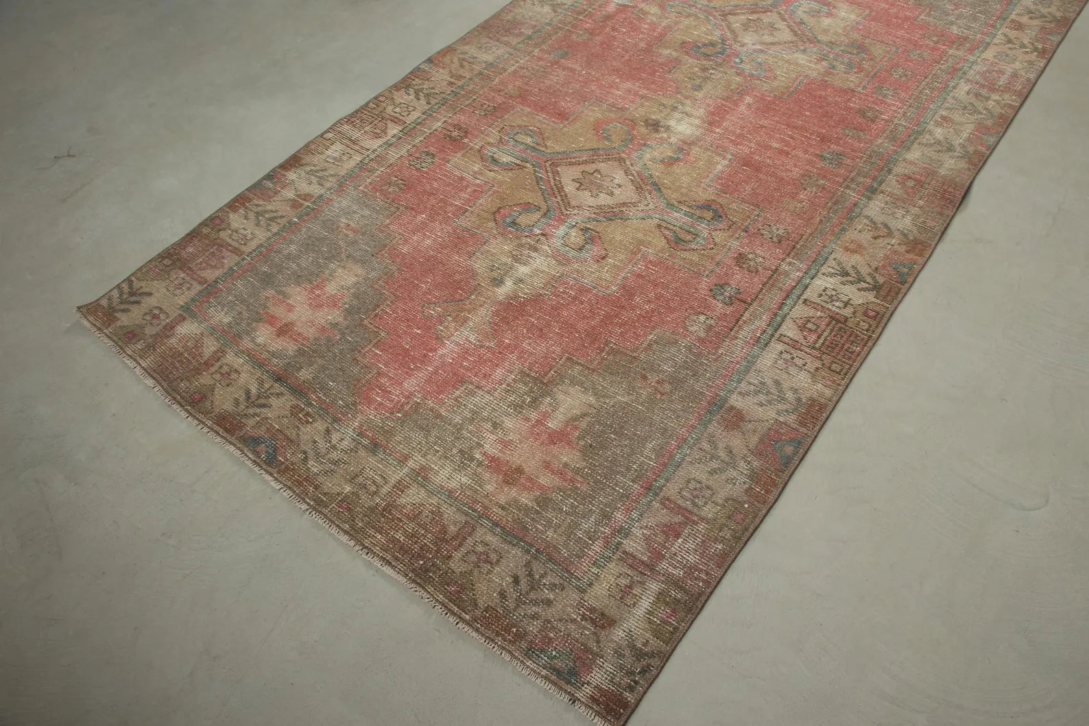Vintage Turkish Accent Area rug 4.1 x 8.3 ft