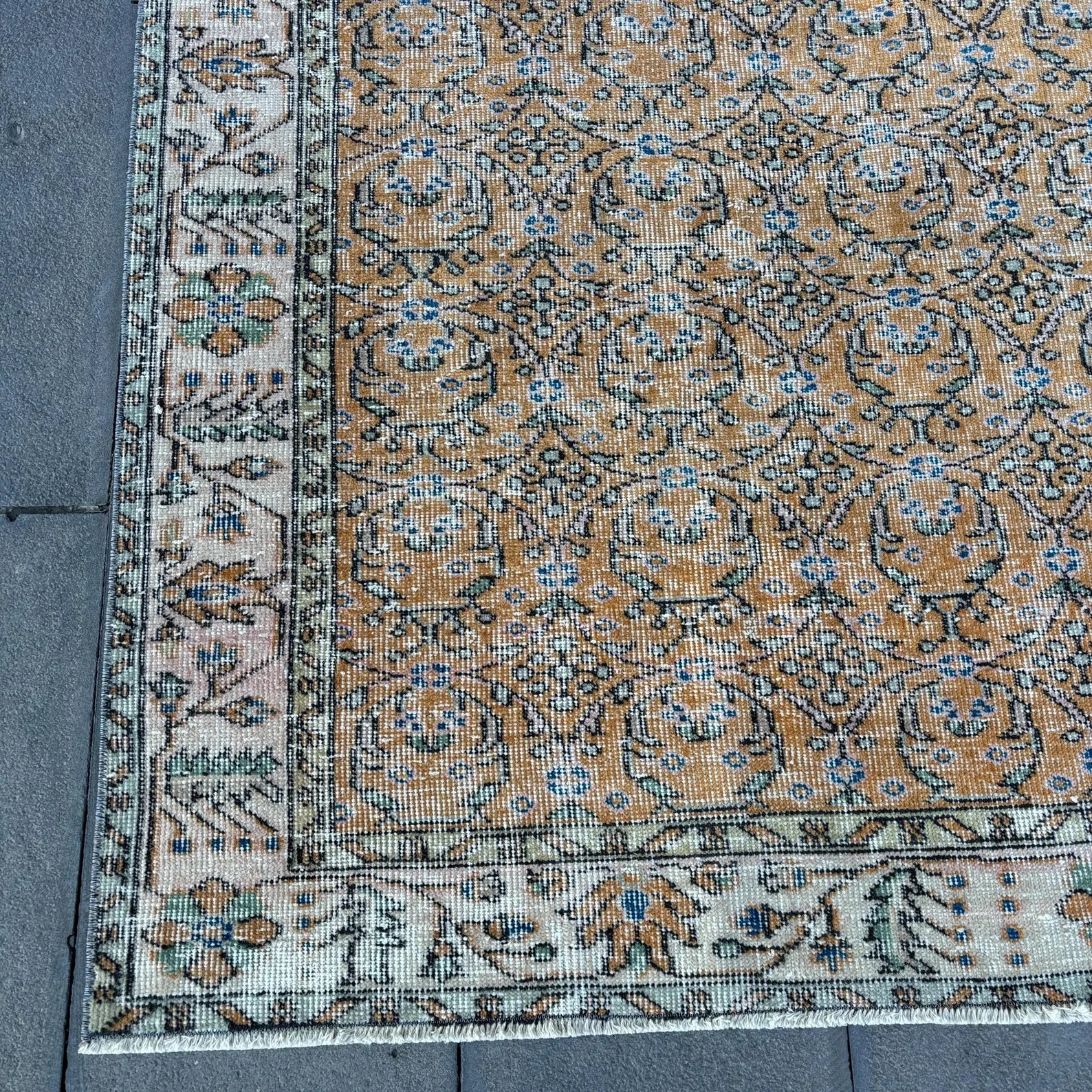 XL Vintage Turkish Accent Area Rug 5.5 x 9.2 ft
