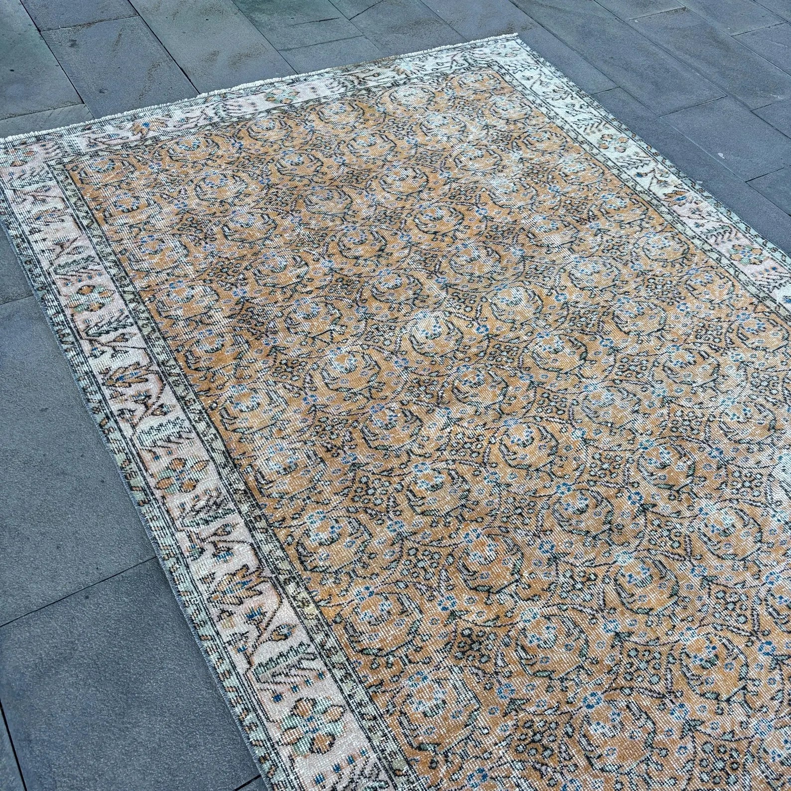 XL Vintage Turkish Accent Area Rug 5.5 x 9.2 ft