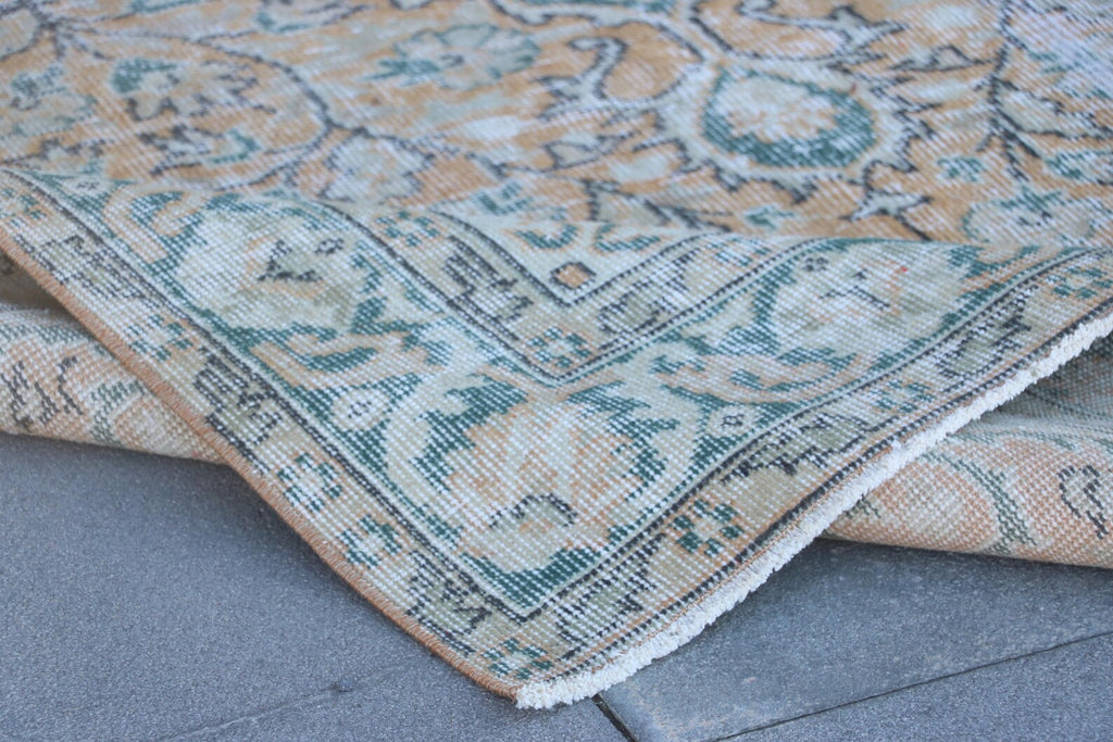 Vintage Turkish Accent Area rug 4.7 x 8.6 ft
