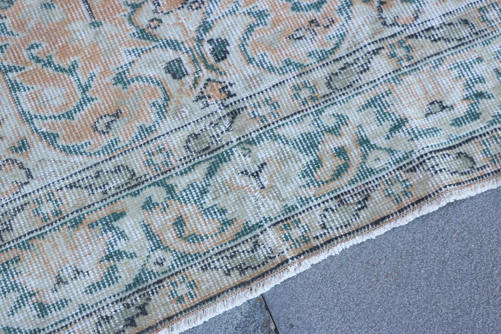 Vintage Turkish Accent Area rug 4.7 x 8.6 ft
